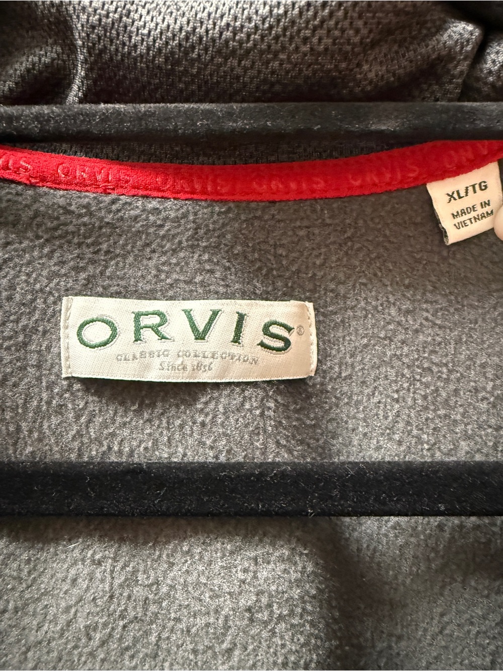 Orvis Men’s Dark Gray Lightweight Full-Zip Jacket with Black Yoke - Picture 2 of 12